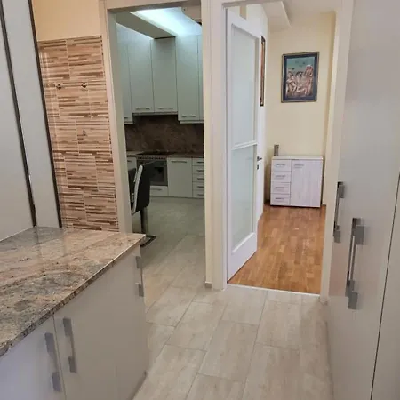 Basilica Apartment *